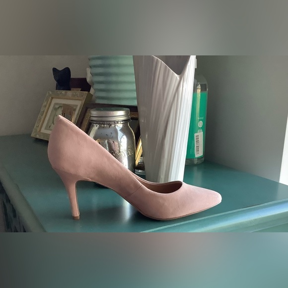 INC International Concepts Shoes - I-N-C Genuine Suede heels Size 8 Never Worn 3.5 inch heels